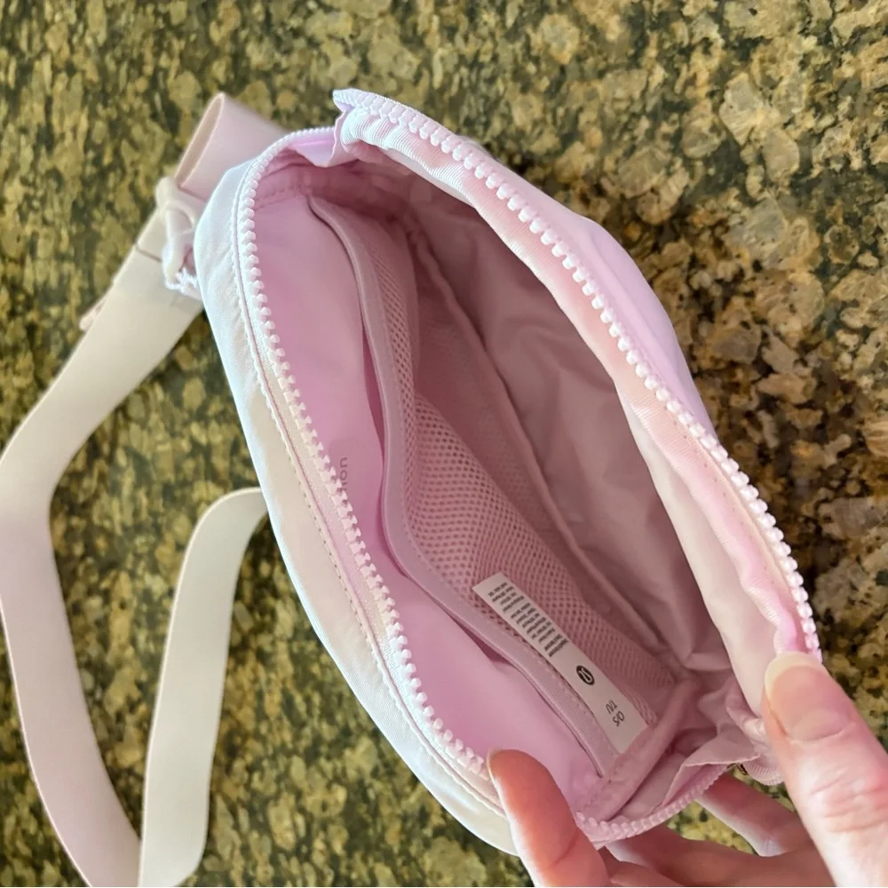 NWT - Lululemon Athletica Blissful Pink Crossbody Bag - Picture 3 of 4